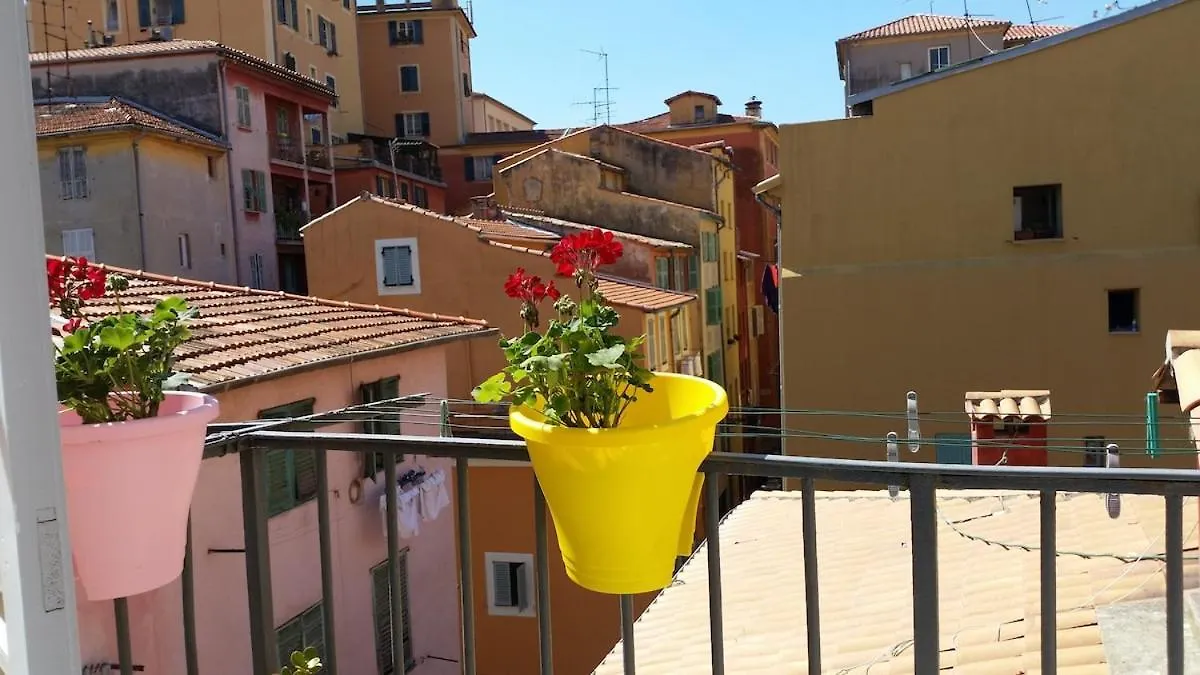 En Plein Coeur Du Vieux Nice Apartment